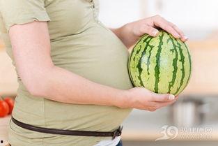 男的怀孕吃瓜,揭秘性别界限的跨界现象